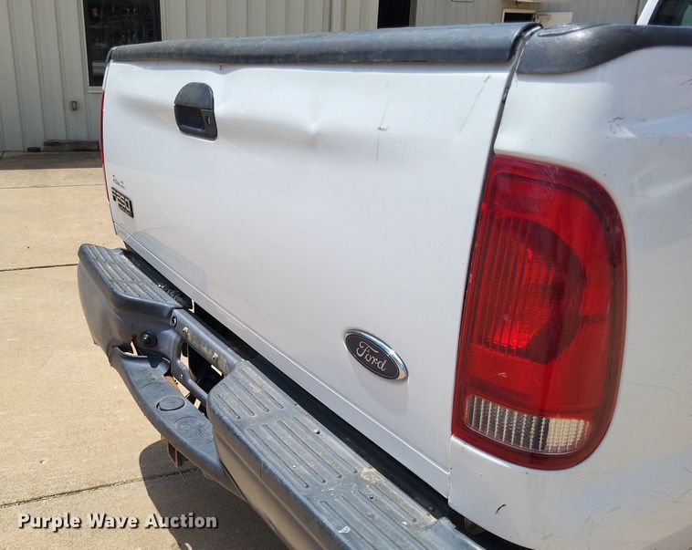 image for item LS9596 2003 Ford F250 Super Duty XL  SuperCab pickup truck