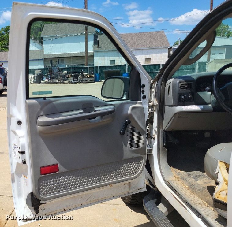 image for item LS9596 2003 Ford F250 Super Duty XL  SuperCab pickup truck