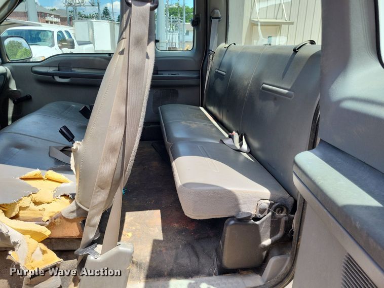 image for item LS9596 2003 Ford F250 Super Duty XL  SuperCab pickup truck