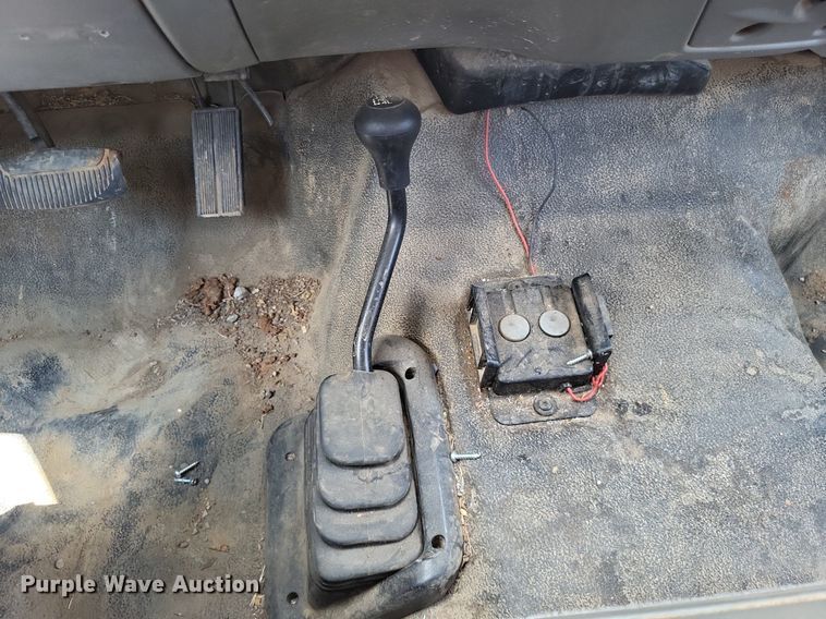 image for item LS9596 2003 Ford F250 Super Duty XL  SuperCab pickup truck