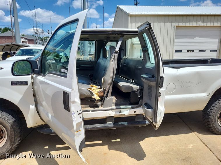 image for item LS9596 2003 Ford F250 Super Duty XL  SuperCab pickup truck