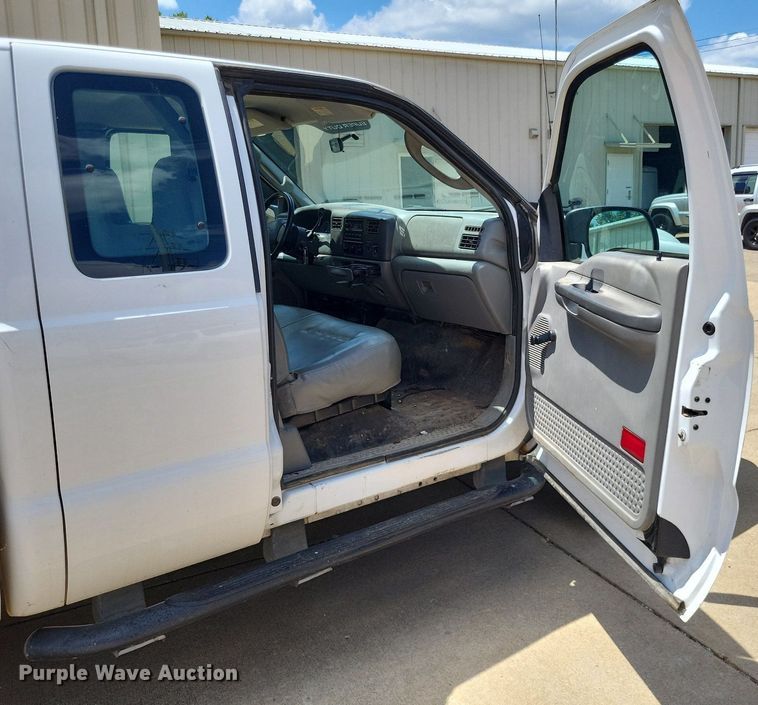 image for item LS9596 2003 Ford F250 Super Duty XL  SuperCab pickup truck