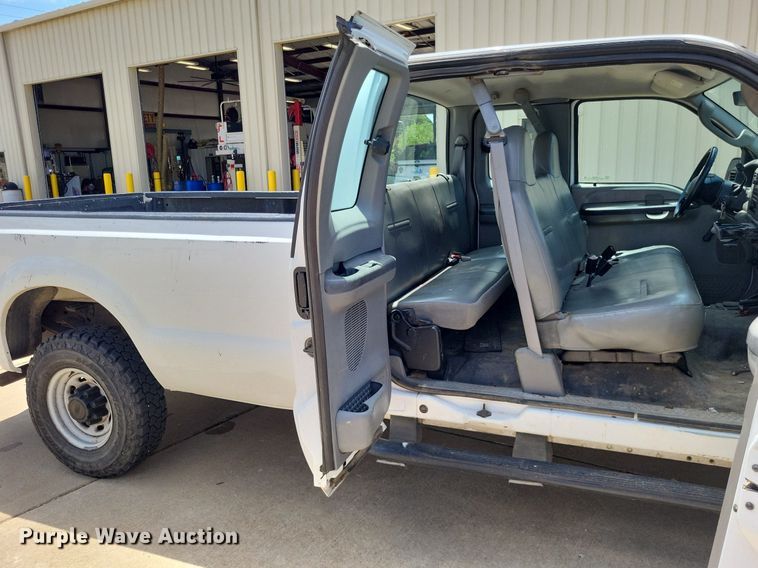 image for item LS9596 2003 Ford F250 Super Duty XL  SuperCab pickup truck