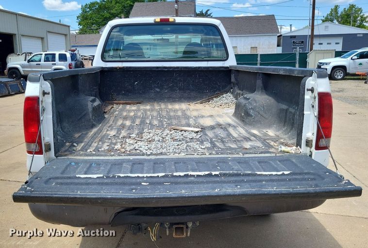 image for item LS9596 2003 Ford F250 Super Duty XL  SuperCab pickup truck