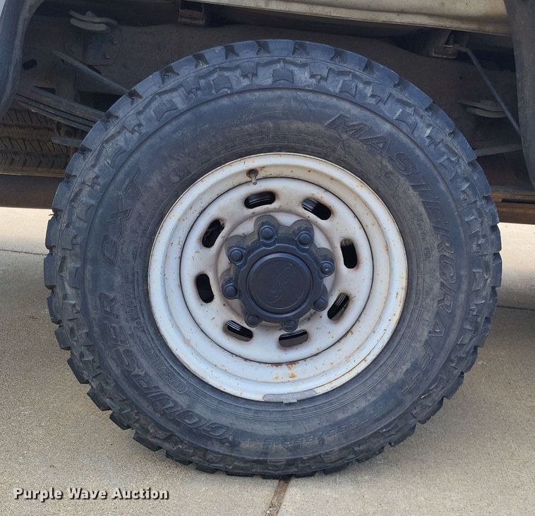 image for item LS9596 2003 Ford F250 Super Duty XL  SuperCab pickup truck