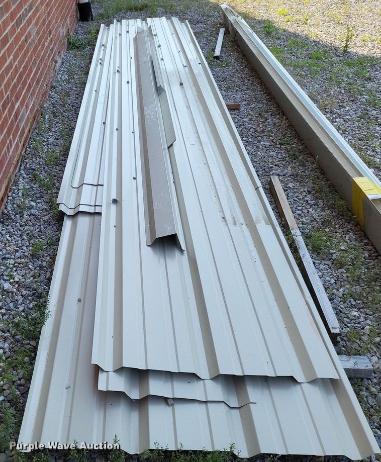 image for item LS9612 Approximately 6 sheets of metal siding/roofing