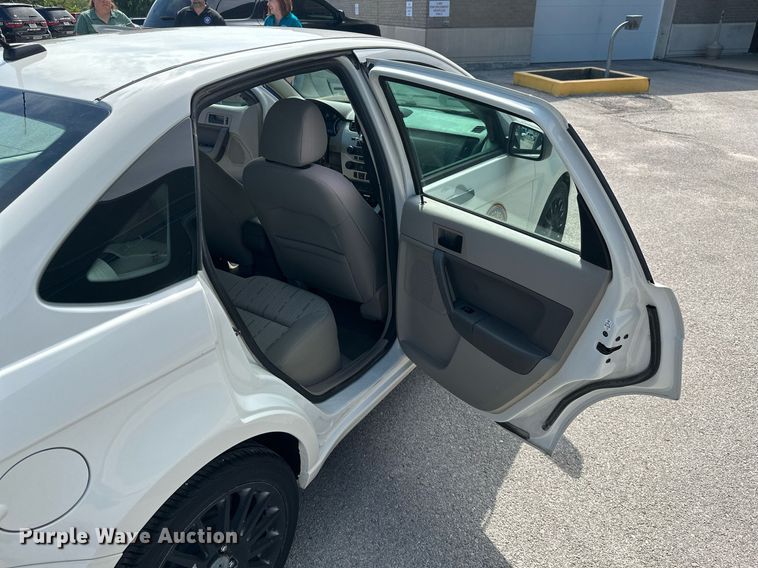 image for item MB9705 2010 Ford Focus SE