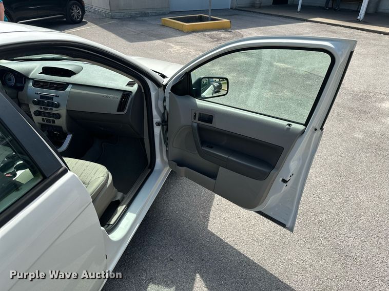 image for item MB9705 2010 Ford Focus SE