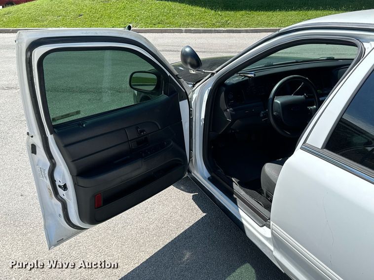 image for item MB9708 2010 Ford Crown Victoria Police Interceptor