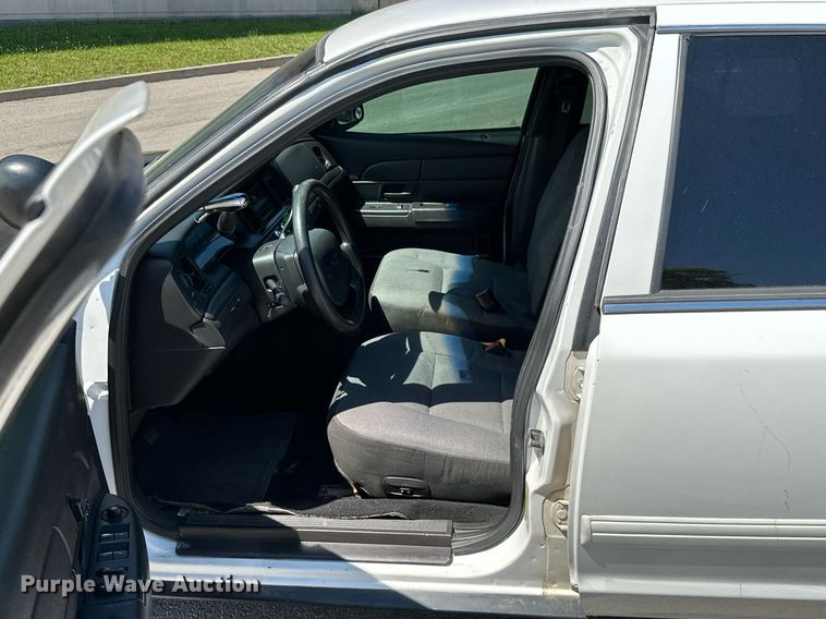 image for item MB9708 2010 Ford Crown Victoria Police Interceptor