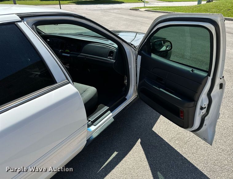 image for item MB9708 2010 Ford Crown Victoria Police Interceptor