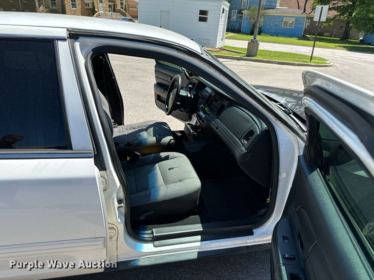 image for item MB9708 2010 Ford Crown Victoria Police Interceptor