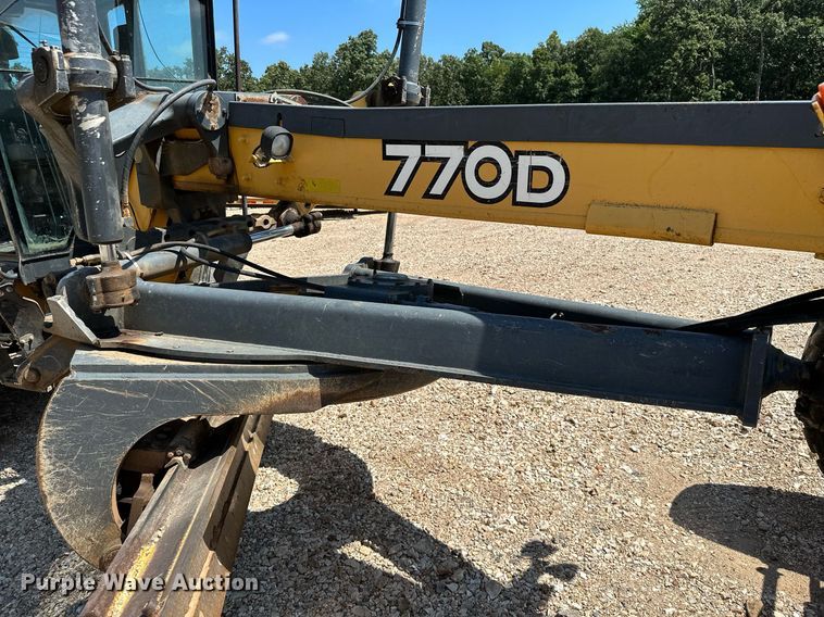 image for item MB9725 2007 John Deere 770D  motor grader