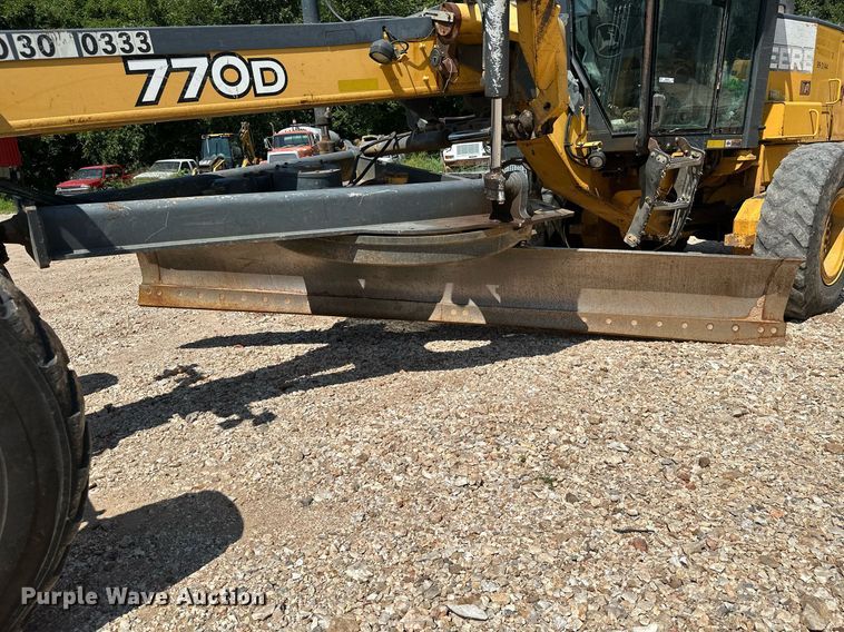 image for item MB9725 2007 John Deere 770D  motor grader