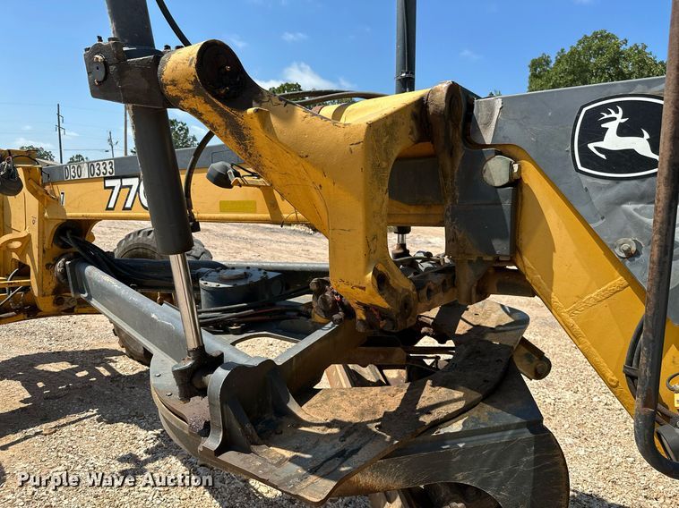 image for item MB9725 2007 John Deere 770D  motor grader