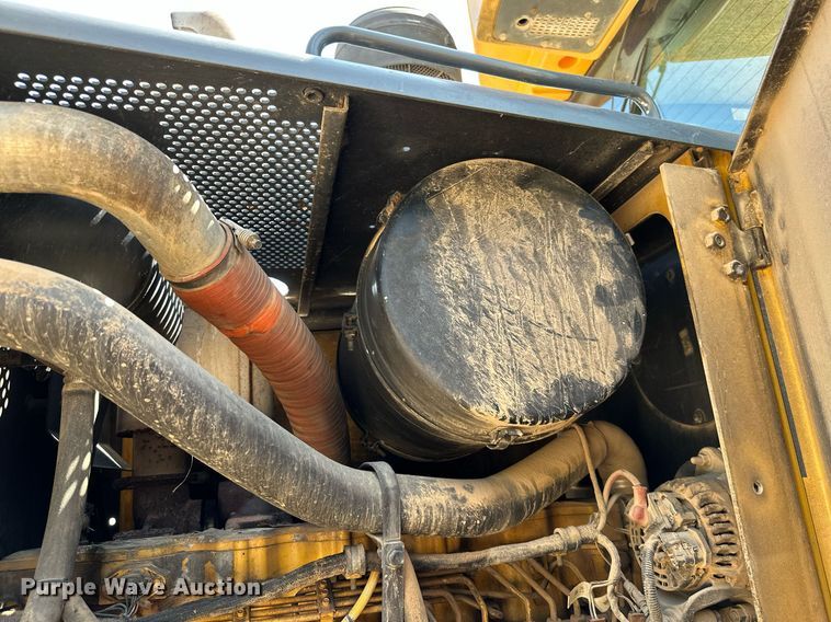 image for item MB9725 2007 John Deere 770D  motor grader