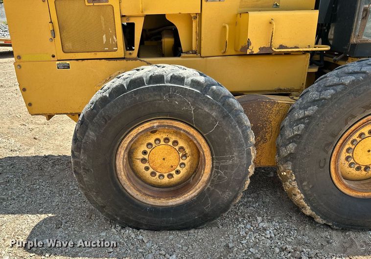 image for item MB9725 2007 John Deere 770D  motor grader