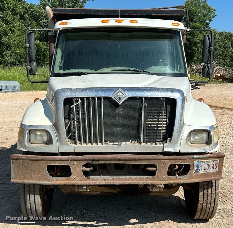 image for item MB9728 2003 International 7400  dump truck