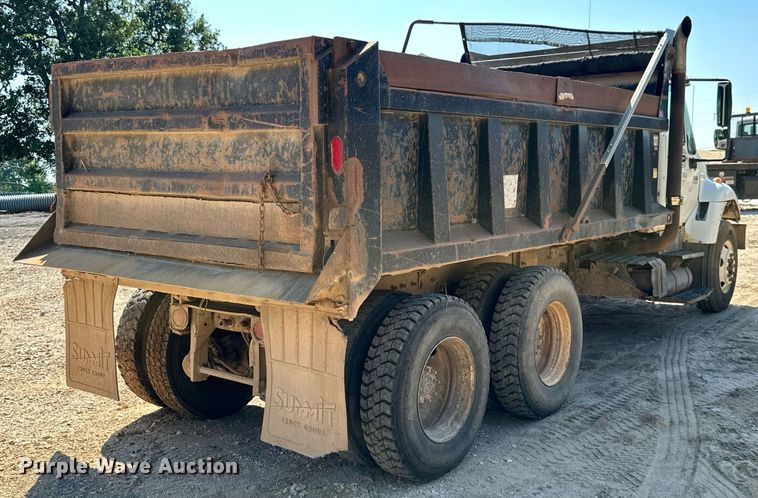image for item MB9728 2003 International 7400  dump truck