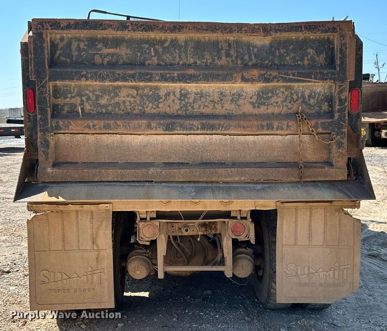 image for item MB9728 2003 International 7400  dump truck