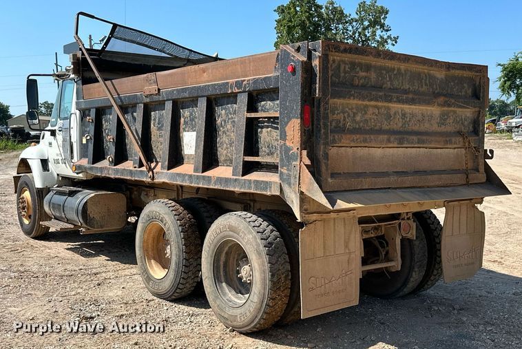 image for item MB9728 2003 International 7400  dump truck