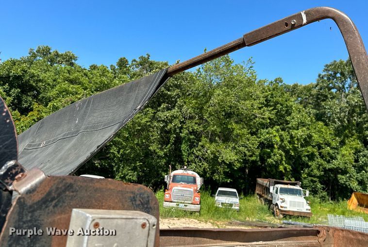 image for item MB9728 2003 International 7400  dump truck