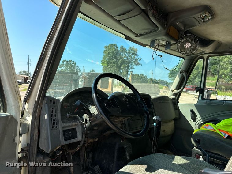 image for item MB9728 2003 International 7400  dump truck