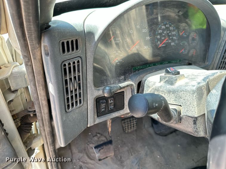 image for item MB9728 2003 International 7400  dump truck