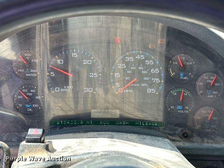 image for item MB9728 2003 International 7400  dump truck