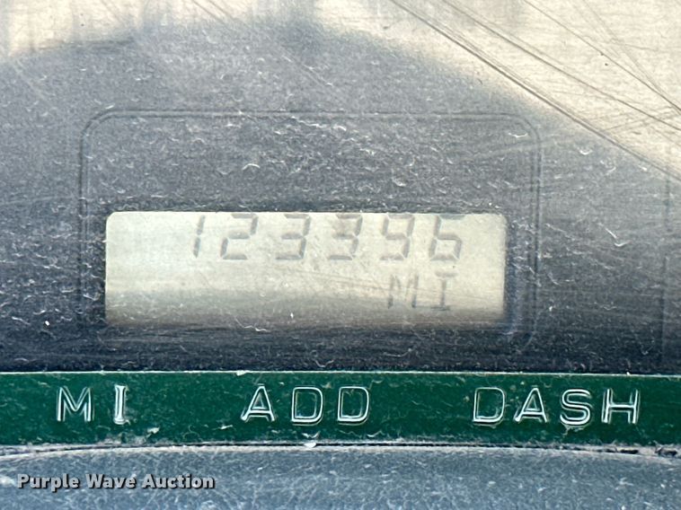 image for item MB9728 2003 International 7400  dump truck