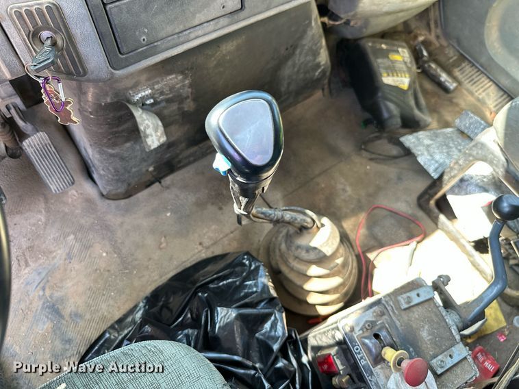 image for item MB9728 2003 International 7400  dump truck