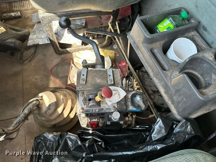 image for item MB9728 2003 International 7400  dump truck