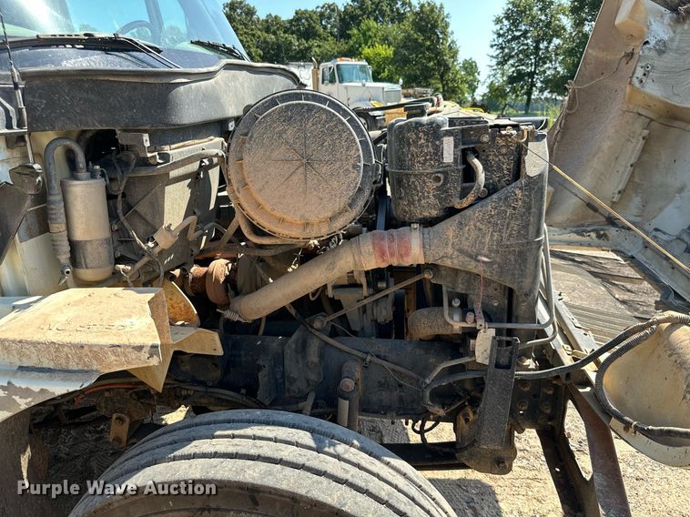 image for item MB9728 2003 International 7400  dump truck