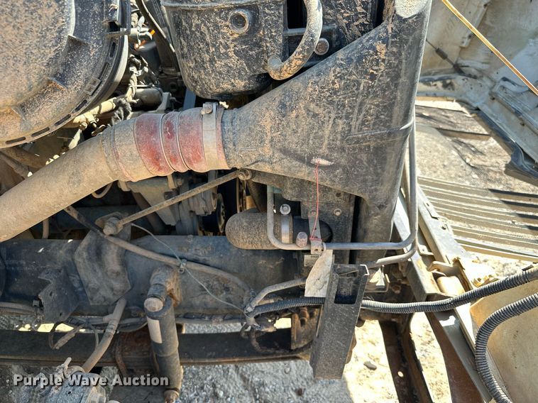 image for item MB9728 2003 International 7400  dump truck