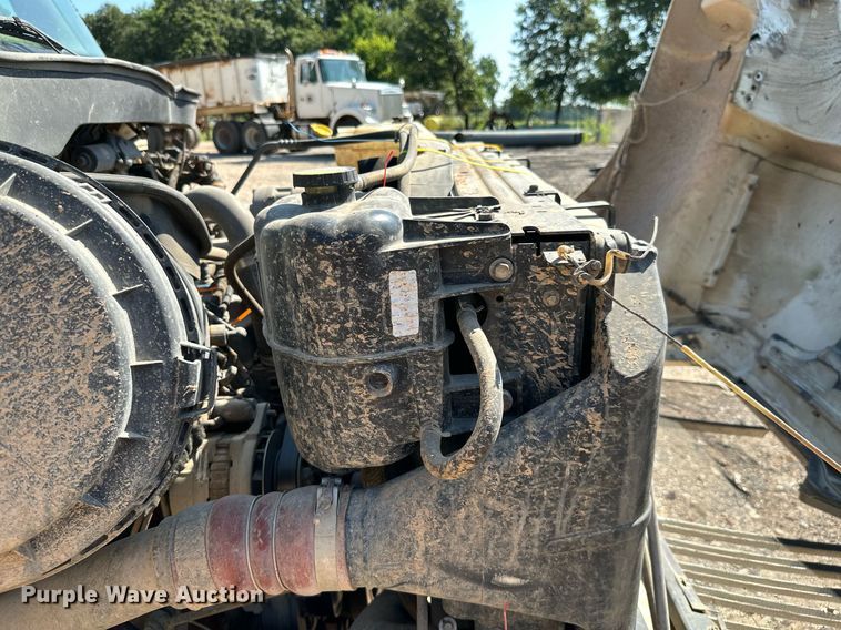 image for item MB9728 2003 International 7400  dump truck