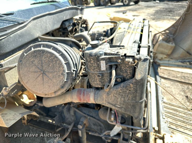 image for item MB9728 2003 International 7400  dump truck