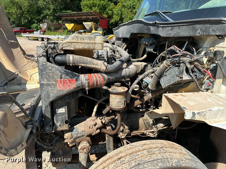 image for item MB9728 2003 International 7400  dump truck