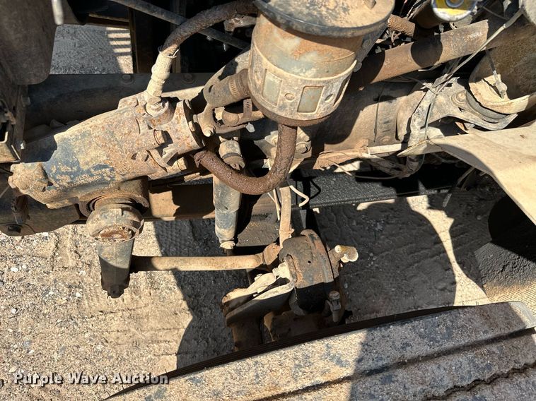 image for item MB9728 2003 International 7400  dump truck