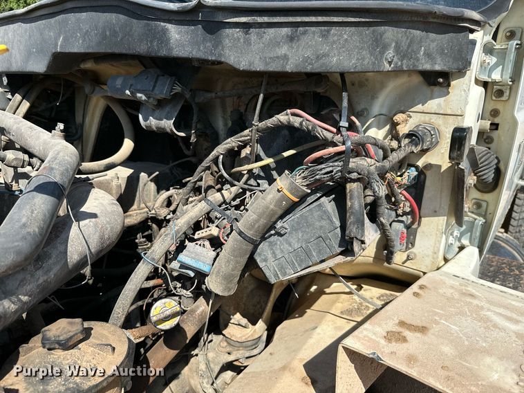 image for item MB9728 2003 International 7400  dump truck