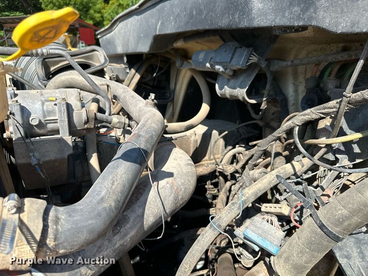 image for item MB9728 2003 International 7400  dump truck