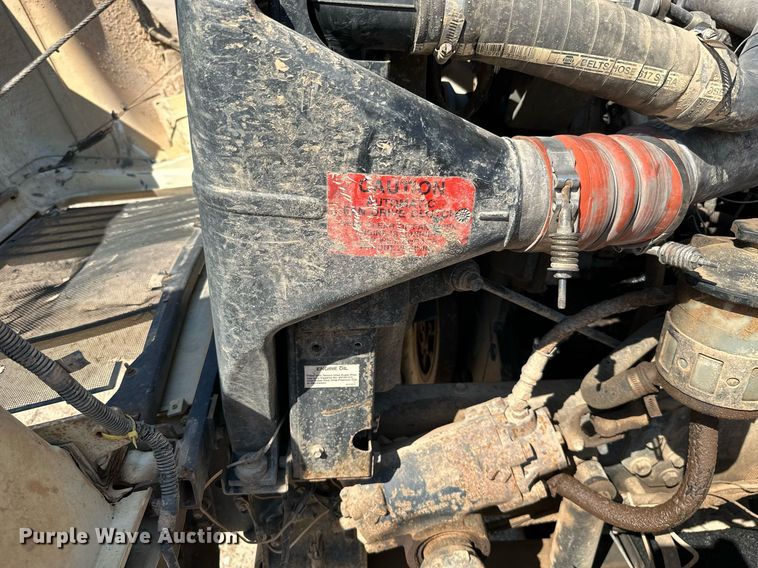 image for item MB9728 2003 International 7400  dump truck