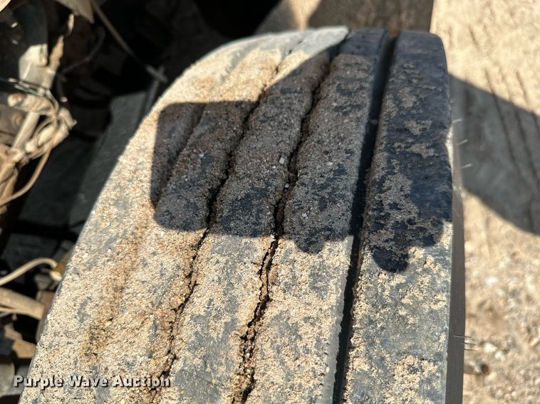 image for item MB9728 2003 International 7400  dump truck