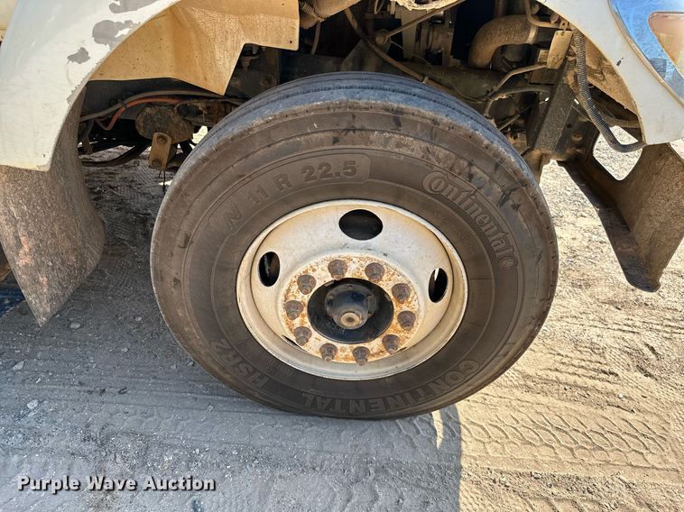 image for item MB9728 2003 International 7400  dump truck