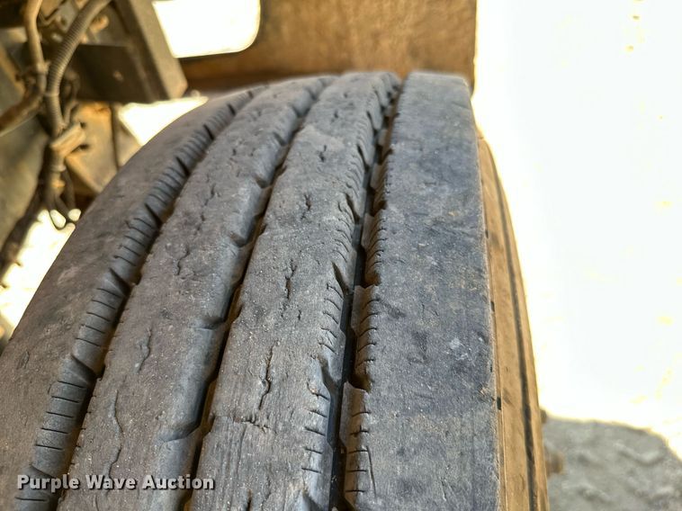 image for item MB9728 2003 International 7400  dump truck