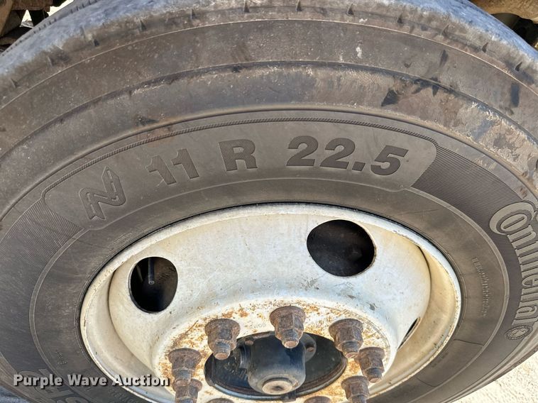 image for item MB9728 2003 International 7400  dump truck