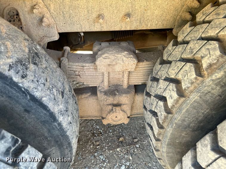 image for item MB9728 2003 International 7400  dump truck