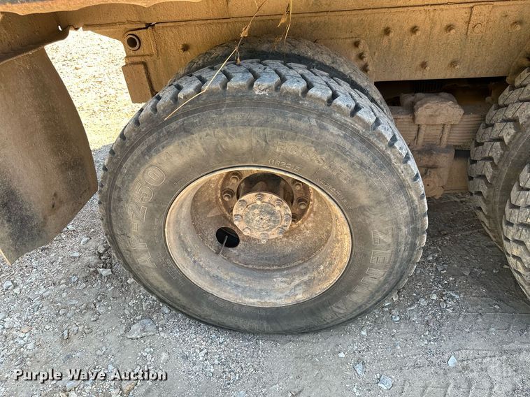 image for item MB9728 2003 International 7400  dump truck