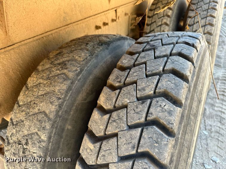 image for item MB9728 2003 International 7400  dump truck