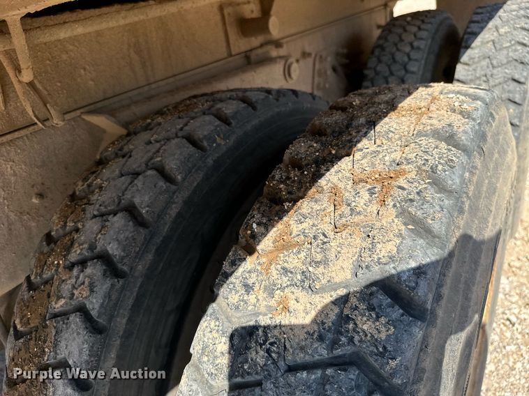 image for item MB9728 2003 International 7400  dump truck