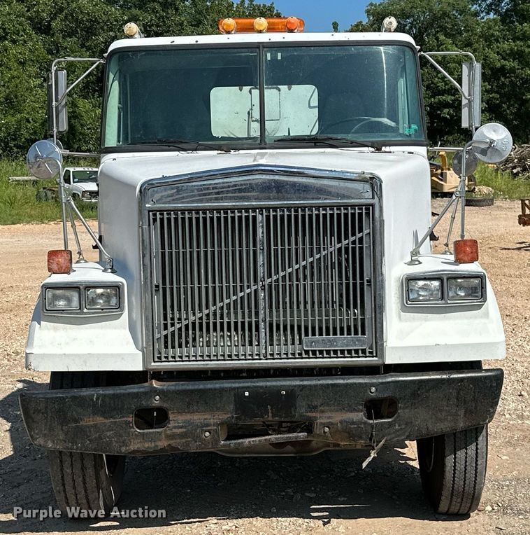 image for item MB9731 1992 White GMC WCM  semi truck